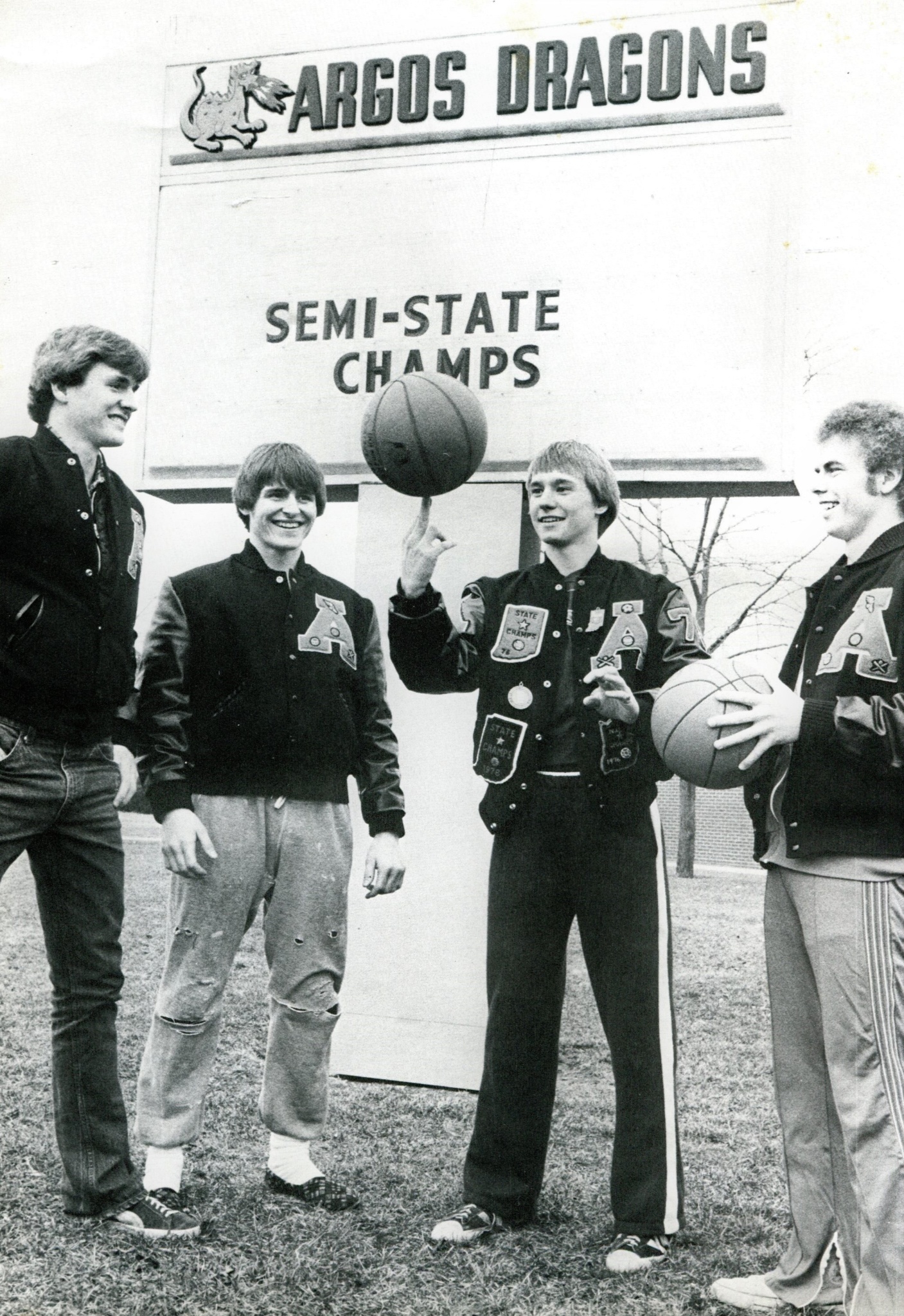 Smallish Argos Giant in Semistate Photo